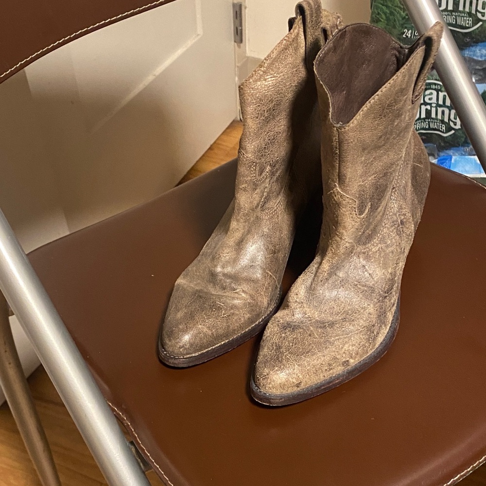 Pour La Victoire Vintage Brown Ankle Booties